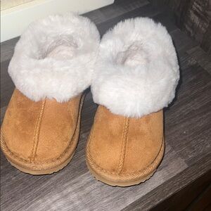 Kids Cozy Faux Fur-Lined Slippers - Chestnut Brown